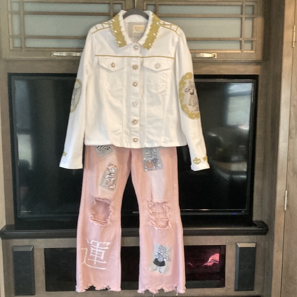 Baroque style White Jacket with Gold Embroidery - Picture 11 of 15